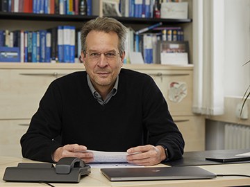 Prof-Olav-Schiemann.jpg